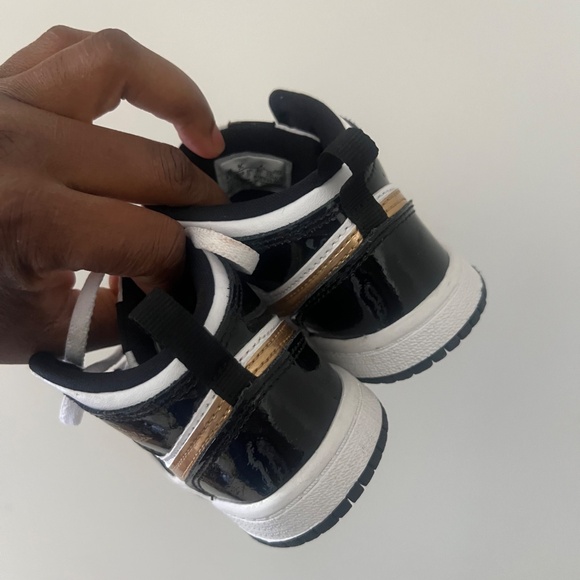 Air Jordan 1 Mid SE Metallic Gold Patent Black White Toddler 9C - Picture 3 of 5